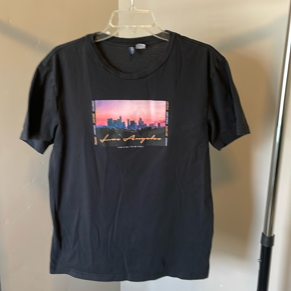 Divided by H&M black men’s medium Los Angeles skyline tshirt